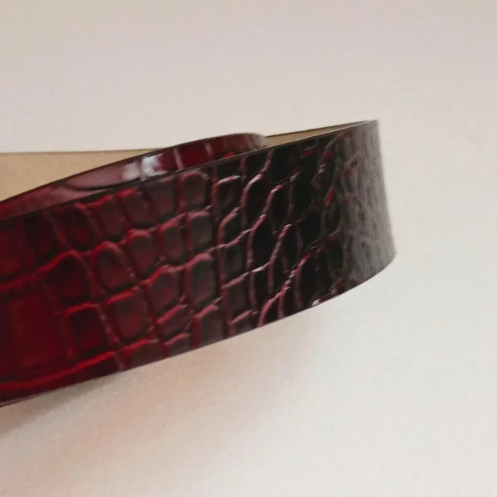 WHBM Embossed Crocodile Print Belt S Brown w Oval Open Work Rhinestone Buckle